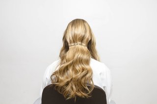 Οδηγίες για το Braided Chignon Βήμα 4 Kerastase