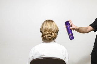 Οδηγίες για το Braided Chignon Βήμα 7 Kerastase