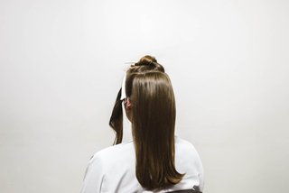 Οδηγίες για τον Αποδομημένο Γαλλικό Κότσο Βήμα 2 Kerastase