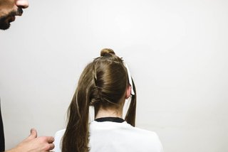 Οδηγίες για τον Αποδομημένο Γαλλικό Κότσο Βήμα 4 Kerastase