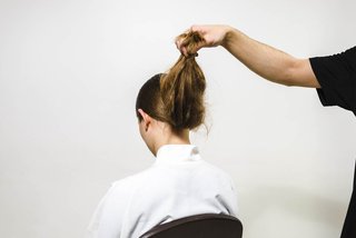 Οδηγίες για τον Τυλιγμένο Κότσο Σινιόν Βήμα 5 Kerastase