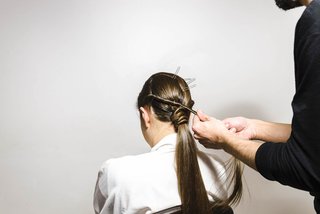 Οδηγίες για την Τυλιγμένη Αλογοουρά Βήμα 7 Kerastase