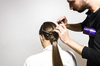 Οδηγίες για την Τυλιγμένη Αλογοουρά Βήμα 8 Kerastase